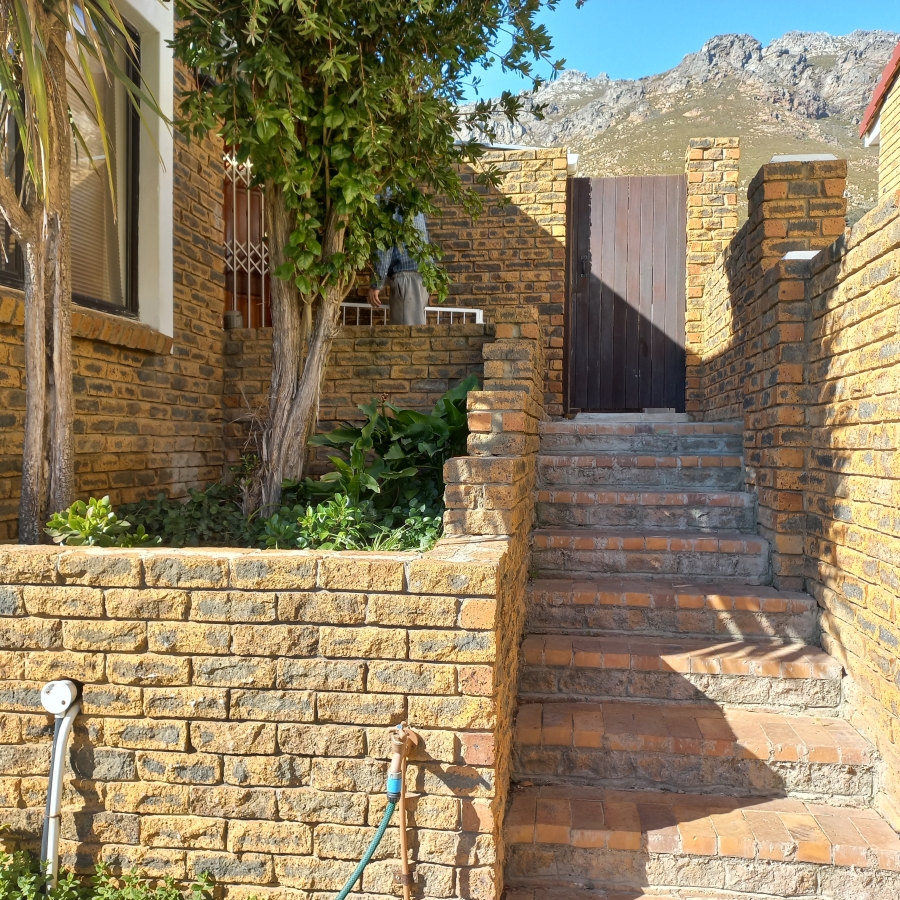 To Let 3 Bedroom Property for Rent in Mountainside Western Cape